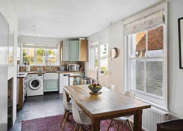 Beautiful Victorian Home On Peaceful Green Square