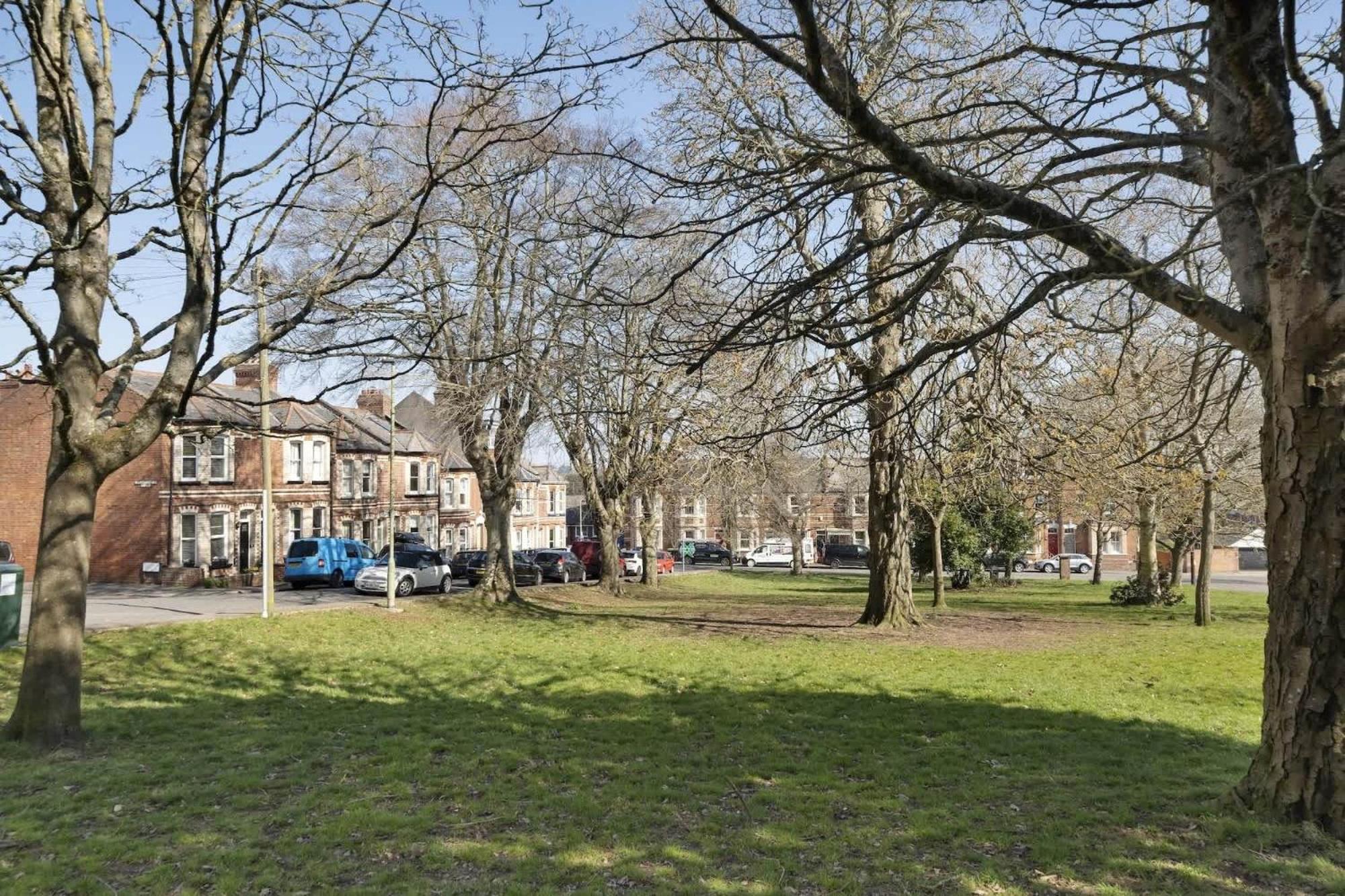 Beautiful Victorian On Peaceful Square *