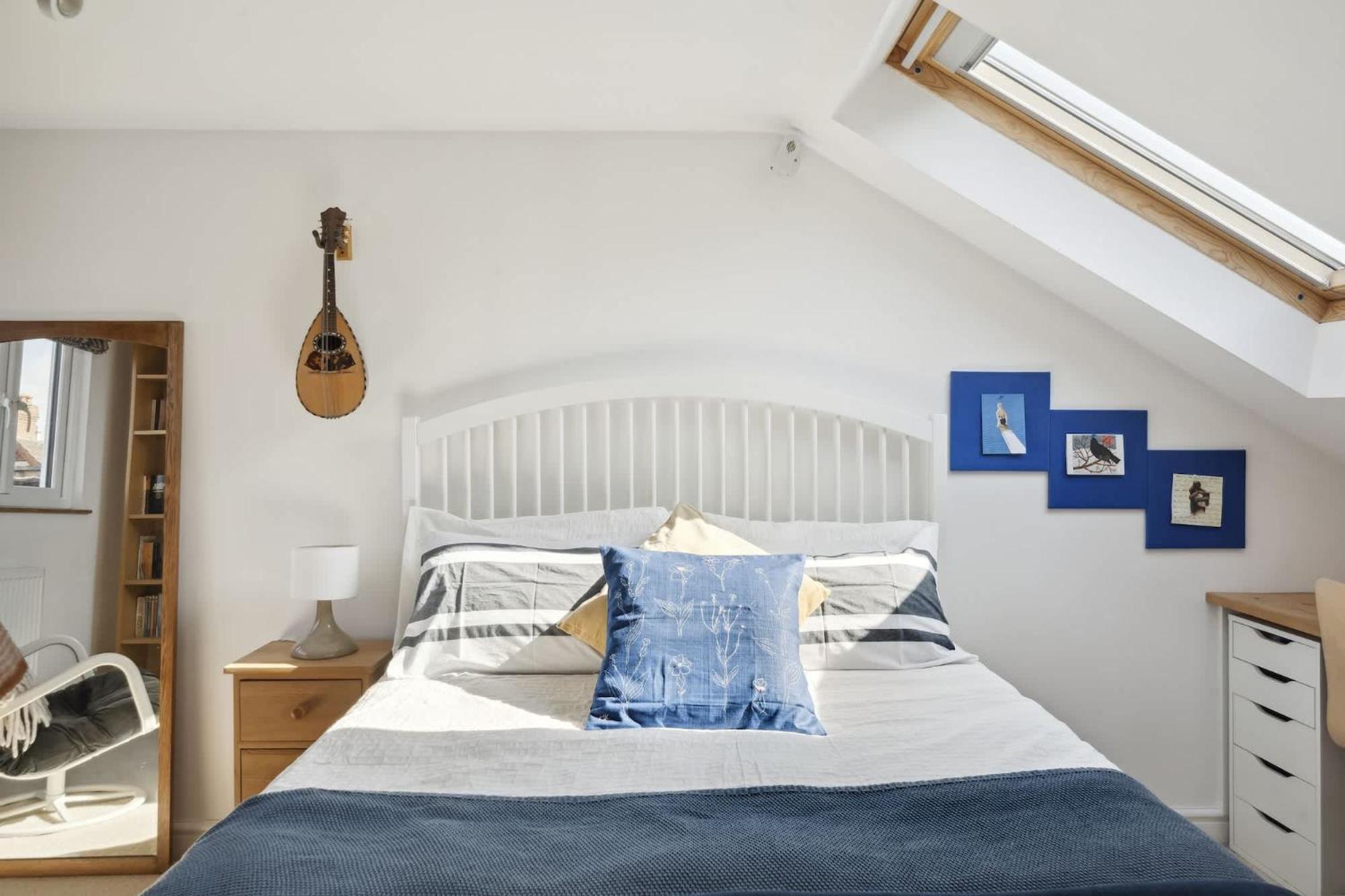 Beautiful Victorian On Peaceful Square Holiday home