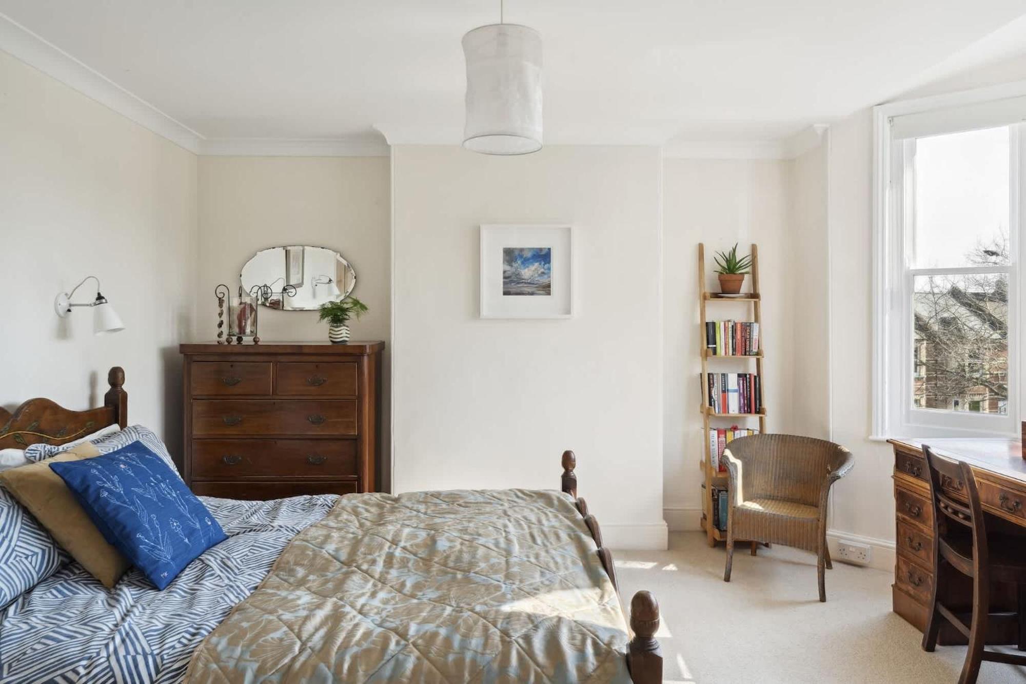 Beautiful Victorian On Peaceful Square Holiday home