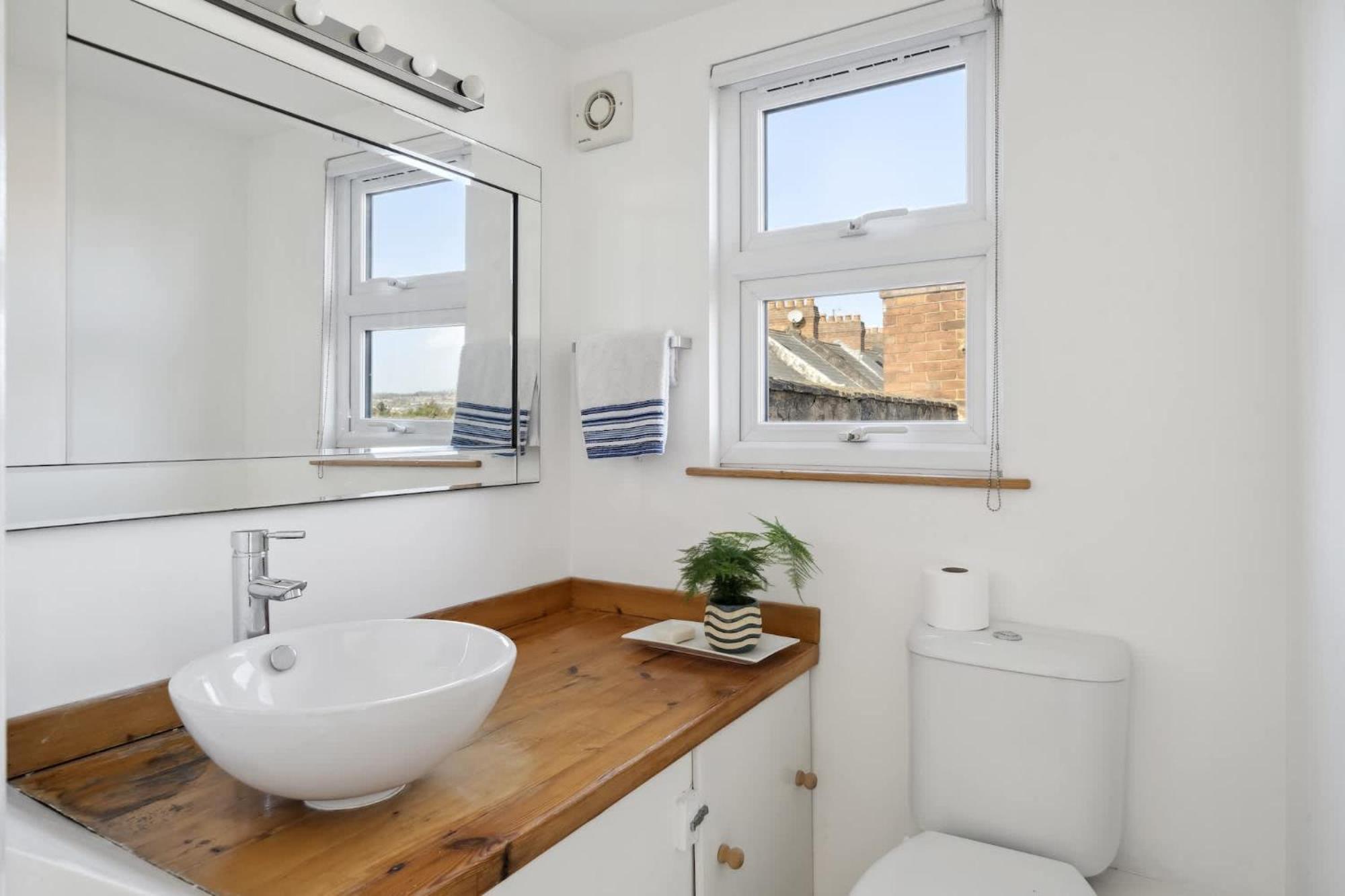 Beautiful Victorian On Peaceful Square Holiday home Exeter