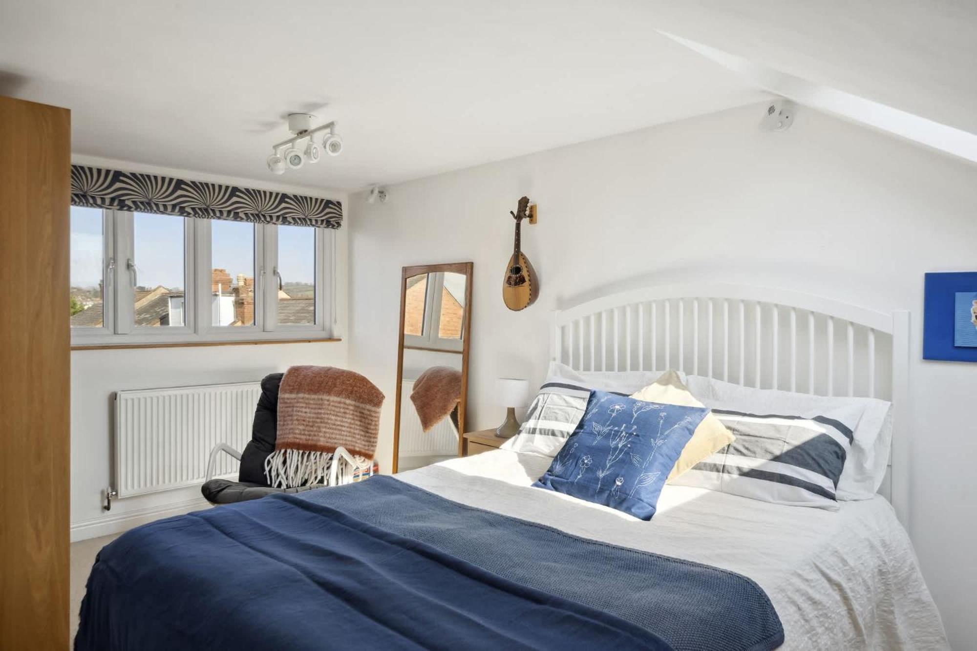 Beautiful Victorian On Peaceful Square Holiday home