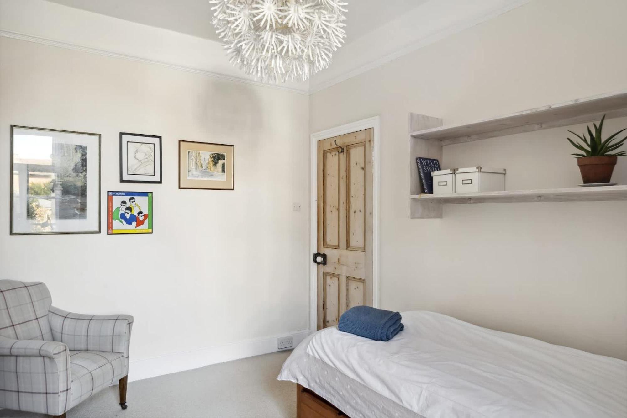 Beautiful Victorian On Peaceful Square Holiday home Exeter